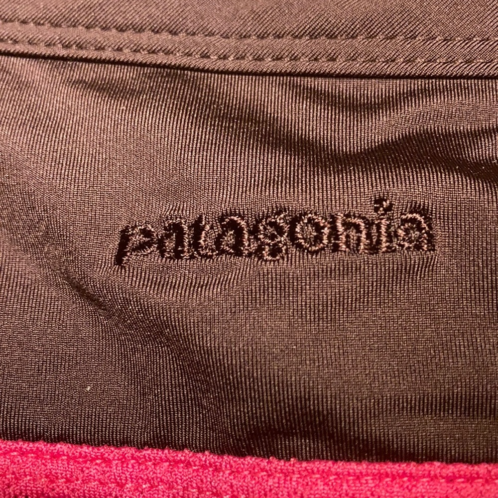 Patagonia super cute yoga top! - Picture 4 of 4